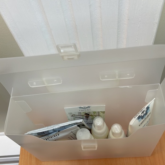 New Cuccio Somatology Yogahhh! At Home Wellness Retreat Kit!!🔥🔥🔥 - Picture 11 of 11